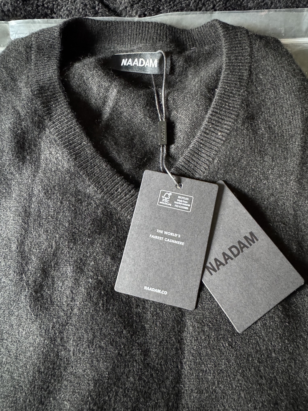 NAADAM Men's Black Cashmere V-Neck Sweater. SIZE M. Brand New. Authentic